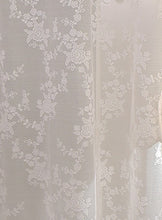 Carica l'immagine nel visualizzatore di Gallery, Tenda in pizzo Ciel di L'Atelier17 140x290cm.