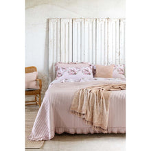 Carica l'immagine nel visualizzatore di Gallery, Trapuntina matrimoniale con balza e merletto + 2 copri guanciali Rosa Blanc Mariclo'