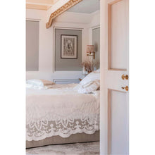 Carica l'immagine nel visualizzatore di Gallery, Copriletto copripiumino matrimoniale ricamato con 2 copriguanciali Blanc Mariclo Dentelle Collection