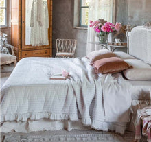 Carica l'immagine nel visualizzatore di Gallery, Trapuntina boutis matrimoniale 260x260 Blanc Mariclo' serie Regina di Cuori