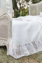 Carica l'immagine nel visualizzatore di Gallery, TRAPUNTINA BOUTIS MATRIMONIALE CON GALA 20CM Blanc Mariclo'