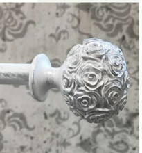 Carica l'immagine nel visualizzatore di Gallery, BASTONE TENDA SHABBY CHIC FERRO BATTUTO 120 - 210 L'Atelier17 ROSE COLLECTION