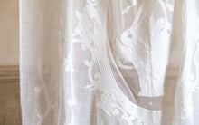 Carica l'immagine nel visualizzatore di Gallery, Tenda puro lino e pizzo Blanc Mariclò serie Dentelle