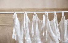 Carica l'immagine nel visualizzatore di Gallery, Tenda puro lino e pizzo Blanc Mariclò serie Dentelle