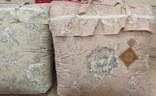 Carica l'immagine nel visualizzatore di Gallery, Trapunta matrimoniale invernale +2 copriguanciali Lovely Shabby rosa