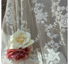 Carica l'immagine nel visualizzatore di Gallery, Tenda in pizzo Ciel di L'Atelier17 140x290cm.