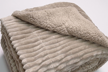 Carica l'immagine nel visualizzatore di Gallery, Plaid coperta matrimoniale sherpa Livigno