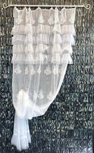 Carica l'immagine nel visualizzatore di Gallery, TENDA PIZZO ANDROMEDA L'ATELIER17 140X290cm. Avorio o Bianco