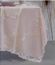 Carica l'immagine nel visualizzatore di Gallery, COPRITAVOLO PIZZO L'ATELIER17 SERIE AURORE 160X270cm. COLORI AVORIO O BIANCO