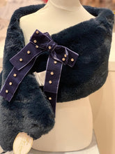 Carica l'immagine nel visualizzatore di Gallery, STOLA IN ECOPELLICCIA BLANC MARICLO' MADAME 4 COLORI