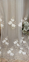 Carica l'immagine nel visualizzatore di Gallery, Coppia 2 tendoni 140x290cm. in tulle ricamato