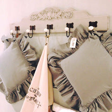 Carica l'immagine nel visualizzatore di Gallery, Copricuscino sedia con volant cotone beige 40x40cm+10 BLANC MARICLO'.