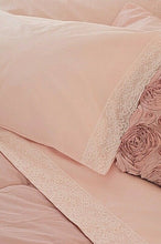 Carica l'immagine nel visualizzatore di Gallery, COMPLETO LENZUOLA MATRIMONIALE PURO COTONE CON FASCIA PIZZO 4 COLORI