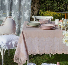 Carica l'immagine nel visualizzatore di Gallery, TOVAGLIA COPRITAVOLO IN PIZZO ATELIER17 SERIE SUNSET 160X270 3 colori