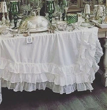 Carica l'immagine nel visualizzatore di Gallery, TOVAGLIA O COPRITAVOLO CON BALZE COLORE BIANCO PURO COTONE 150X220cm.