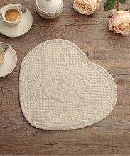 Carica l'immagine nel visualizzatore di Gallery, Tovaglietta centrino cuore Velluto l'Atelier 17
