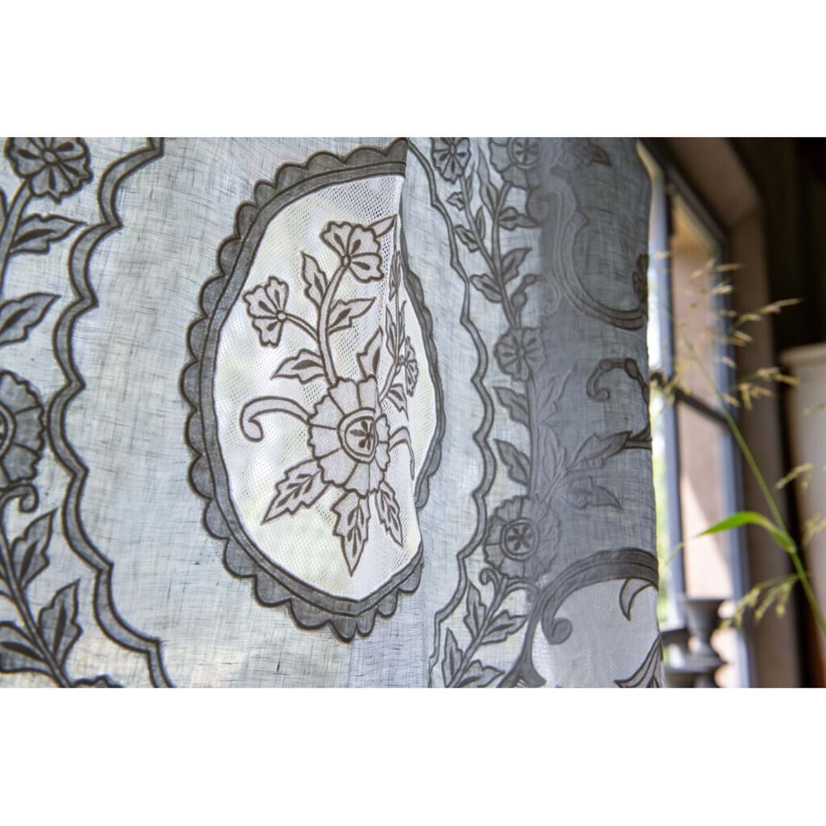 Tenda tendone Blanc Mariclo' con medaglione centrale e ricami Dentelle 140×290cm.