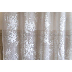 Tenda shabby chic pizzo motivo floreale, serie Dentelle di Blanc Mariclo. Misura 150 x 290 cm.