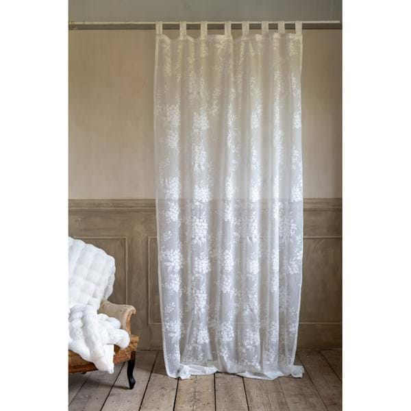 Tenda shabby chic pizzo motivo floreale, serie Dentelle di Blanc Mariclo. Misura 150 x 290 cm.