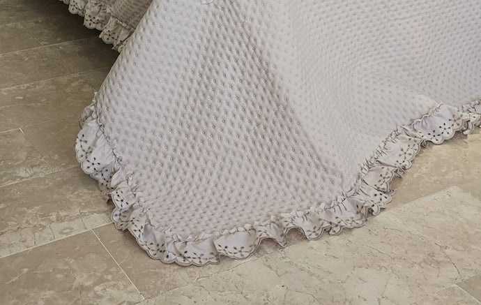 Trapuntino matrimoniale Blanc Mariclo'serie Tutu con volant pizzo sangallo colore beige
