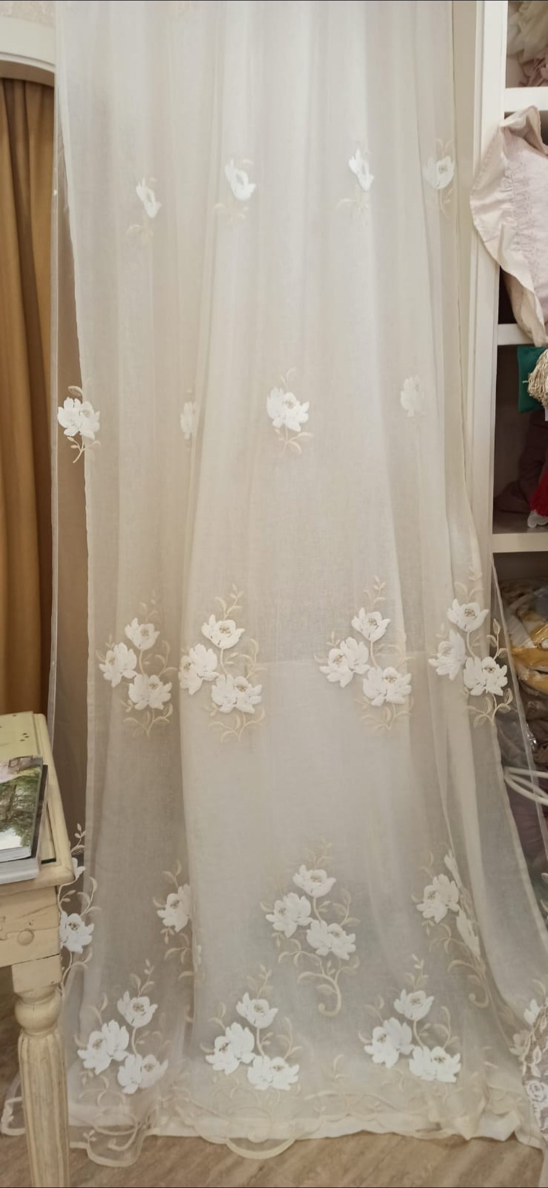 Coppia 2 tendoni 140x290cm. in tulle ricamato