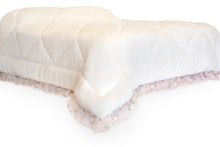 Carica l&#39;immagine nel visualizzatore di Gallery, Trapunta matrimoniale invernale avorio con volant in organza
