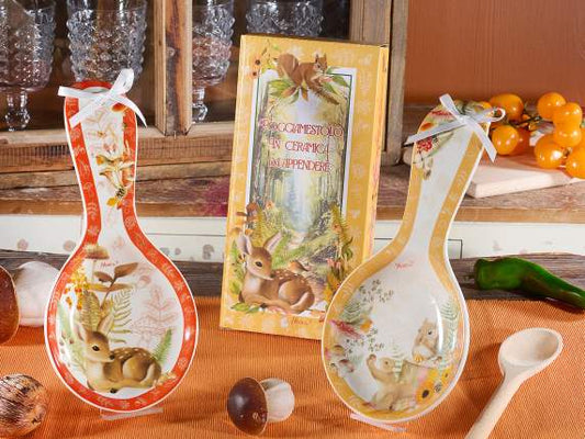Poggiamestolo in ceramica con fiocco animaletti del bosco