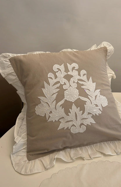 CUSCINO VOLANT E PIZZO PURO COTONE  BIANCO 40X40cm.
