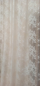 Tenda shabby chic pizzo motivo floreale, serie Dentelle di Blanc Mariclo. Misura 150 x 290 cm.