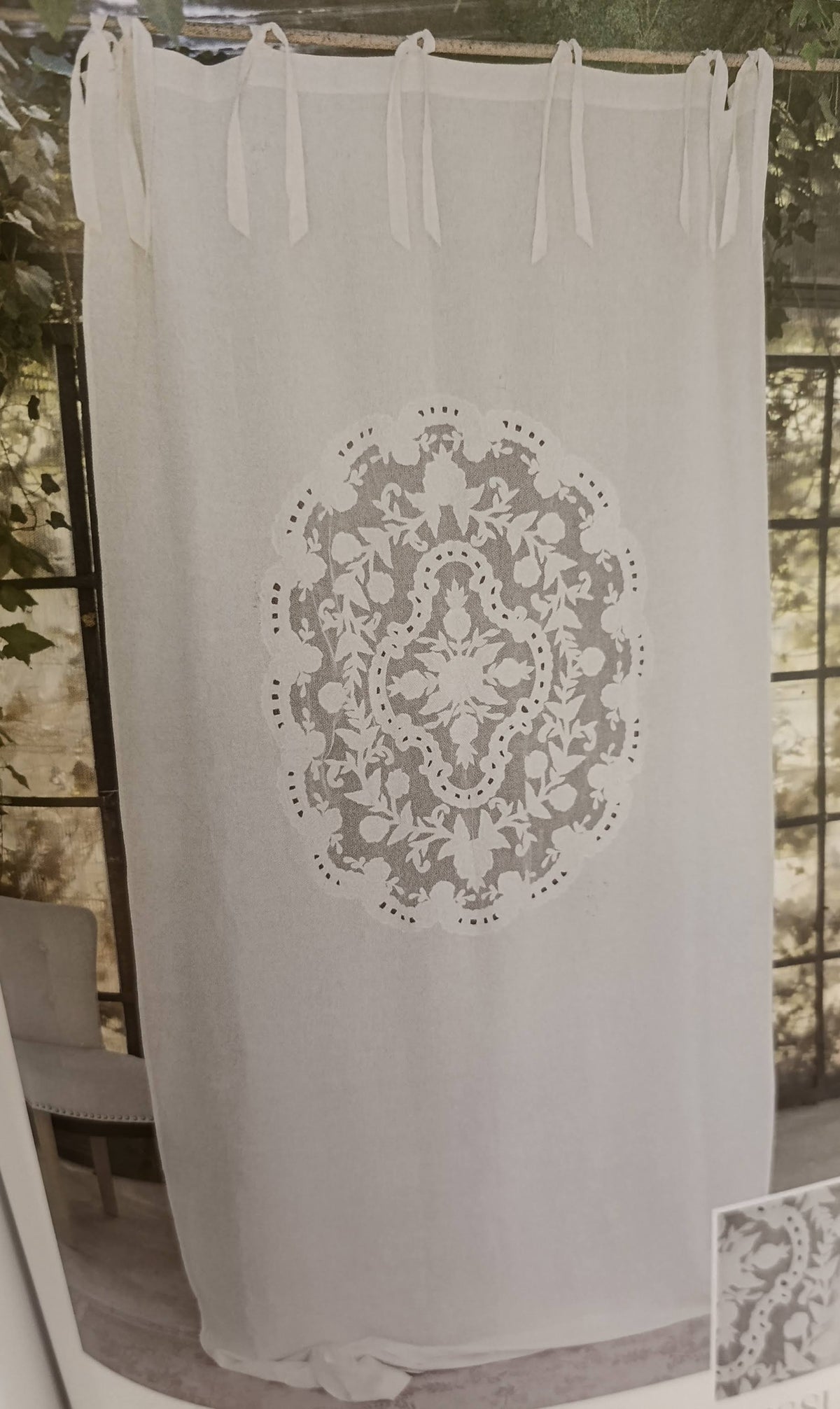 Blanc Mariclo tendone misto lino con rosone centrale ricamato serie Dentelle  cm. 140x290 h.