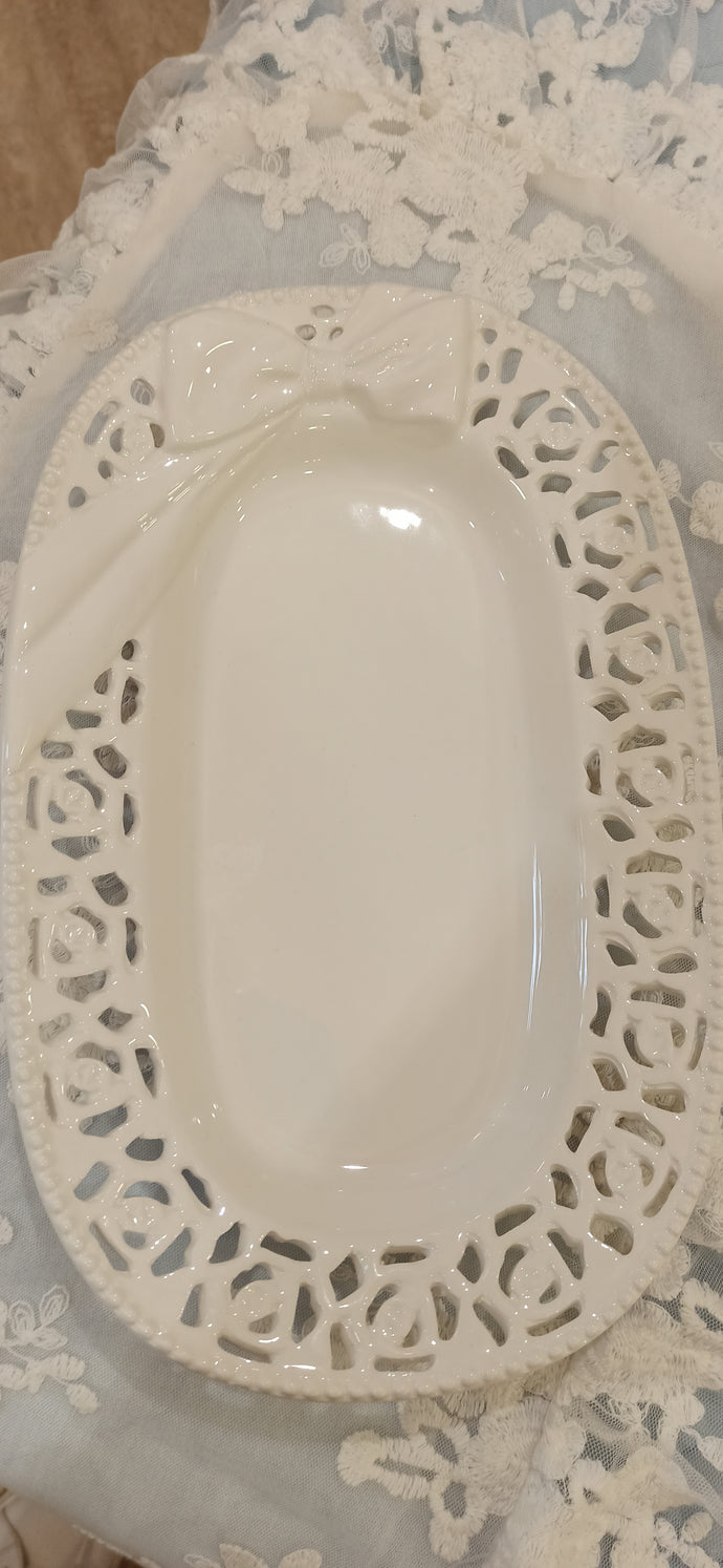 Vassoio ovale in Ceramica Lucida Traforata con fiocco L'Arte di Nacchi