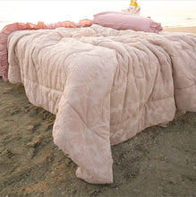 Carica l&#39;immagine nel visualizzatore di Gallery, TRAPUNTA MATRIMONIALE INVERNALE CON 2 COPRIGUANCIALI L’ATELIER17 SERIE DAYANE
