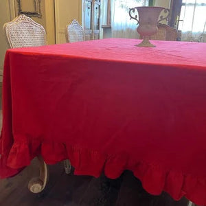 Tovaglia o copritavola rosso in cotone con volant 160x260cm