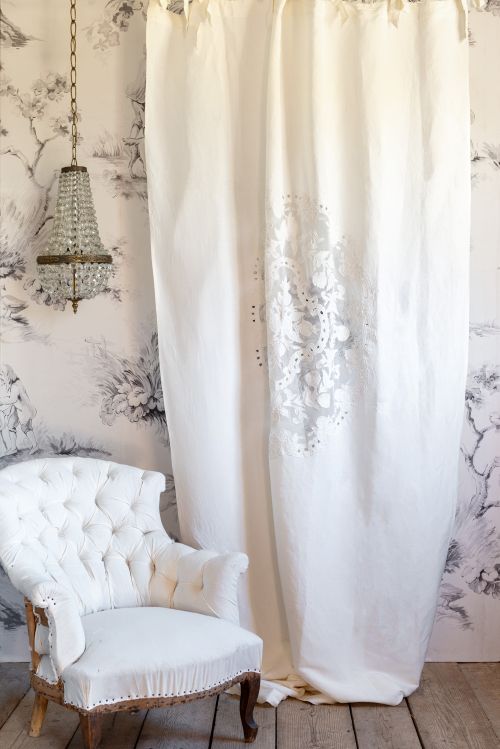 Blanc Mariclo tendone misto lino con rosone centrale ricamato serie Dentelle  cm. 140x290 h.