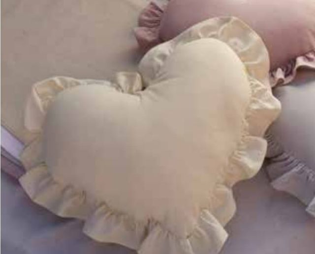 Cuscino cuore con rouche colore avorio L'Atelier17 serie Essentiel cotone 40x45