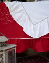 Carica l&#39;immagine nel visualizzatore di Gallery, Copritavola tovaglia  con volant L&#39;Atelier17 mis.160x320 cm.
