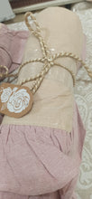 Carica l&#39;immagine nel visualizzatore di Gallery, Copriletto copritutto L&#39;Essentiel L&#39;Atelier17 colore beige con gala rosa puro cotone
